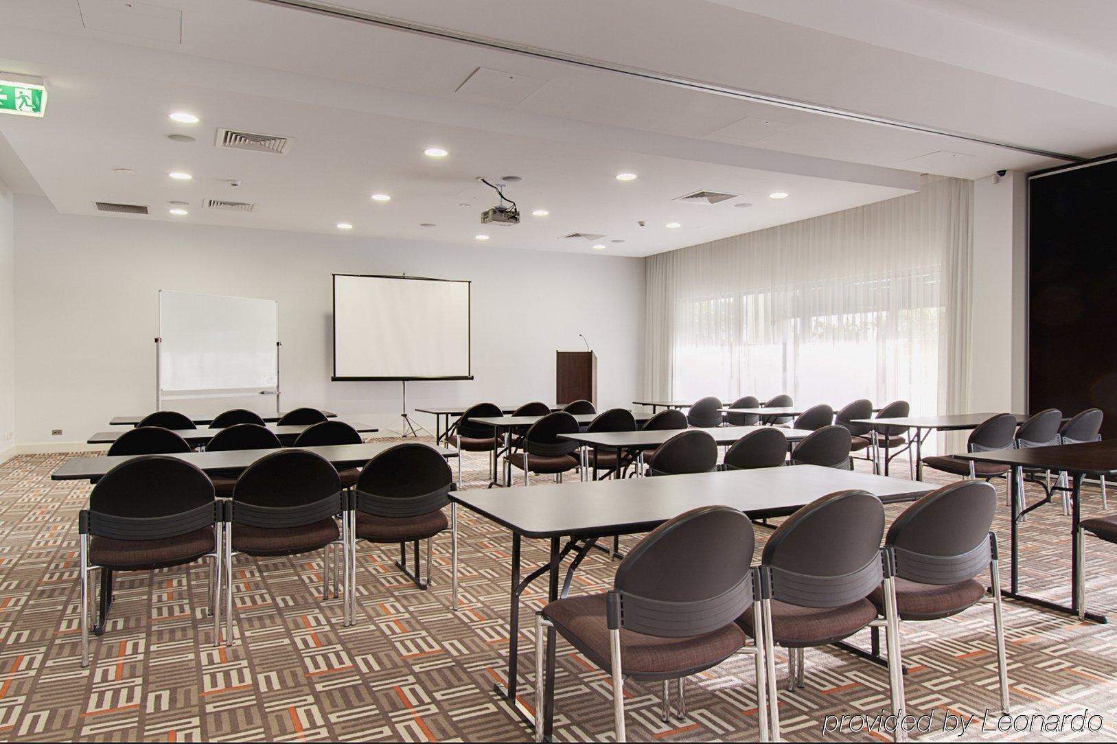 Chancellor Executive Apartments Gold Coast Bisnis foto